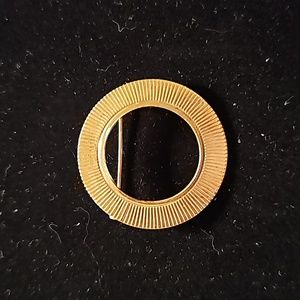 1950s Goldtone Circle Brooch 🎠48